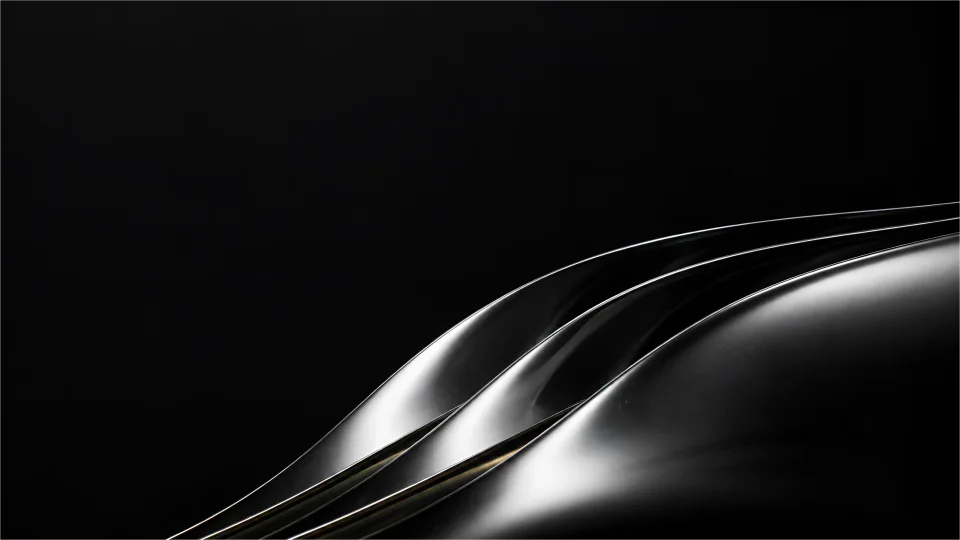A near-monochrome black-and-silver finish keeps the desktop restrained and still.